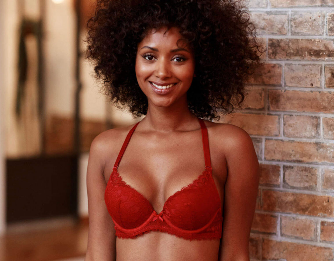 secret-damour-marque-valege Logo de la marque VALEGE spécialiste de la lingerie avec des modèles et couleurs tendances