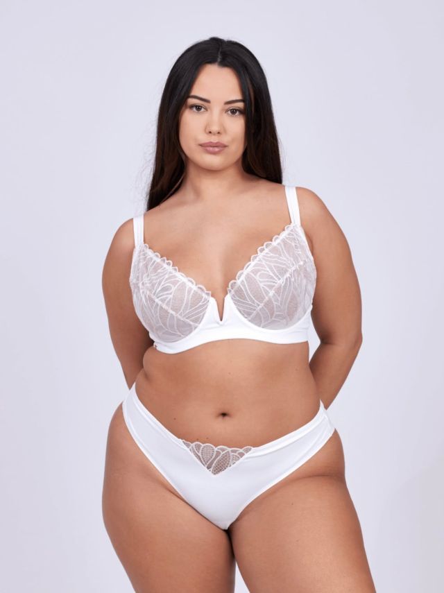 Faites-vous plaisir avec la parure Charliz 🌕
Entre dentelle et transparence, ce modèle évoque votre élégance tout en mettant vos courbes en valeur !
Découvrez toutes nos nouveautés dans vos boutiques Secret D'Amour à Saint-Pierre et à Saint-Louis !